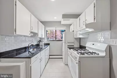 2325 42nd Street NW #321, Washington, DC 20007 - Photo 2