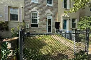 650 E St SE, Washington, DC 20003 - Photo 2