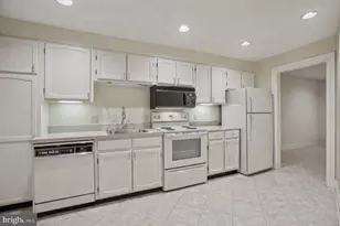 17 Logan Cir NW, Washington, DC 20005 - Photo 38