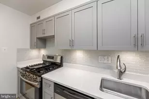490 M St SW, Washington, DC 20024 - Photo 8