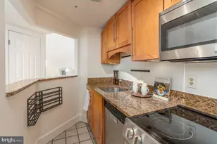 350 9th St SE, Washington, DC 20003 - Photo 16