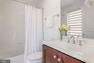 330 L St SE, Washington, DC 20003 - Photo 16