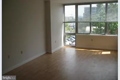 555 Massachusetts Avenue NW #405, Washington, DC 20001 - Photo 2