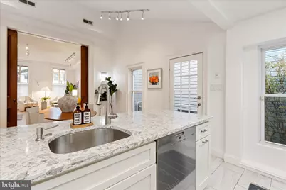 203 9th Street SE, Washington, DC 20003 - Photo 12