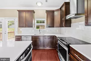 427 Woodcrest Dr SE, Washington, DC 20032 - Photo 8