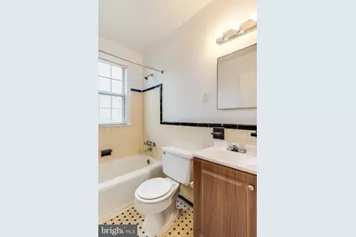 215 Oakwood Street SE #302, Washington, DC 20032 - Photo 6