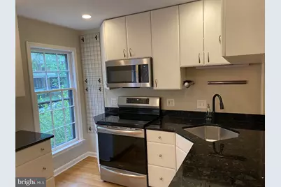 339 SE 11th Street SE, Washington, DC 20003 - Photo 16