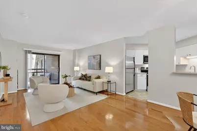 2111 Wisconsin Avenue NW #210, Washington, DC 20007 - Photo 4