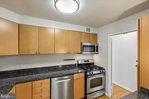 700 7th St SW, Washington, DC 20024 - Photo 4
