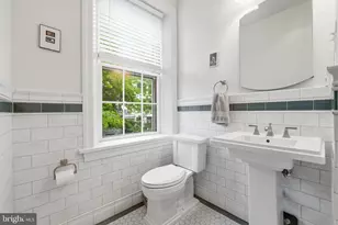 319 C St SE, Washington, DC 20003 - Photo 30