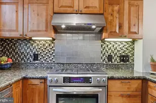 319 C St SE, Washington, DC 20003 - Photo 16