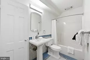 319 C St SE, Washington, DC 20003 - Photo 54