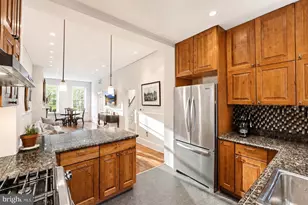 319 C St SE, Washington, DC 20003 - Photo 14