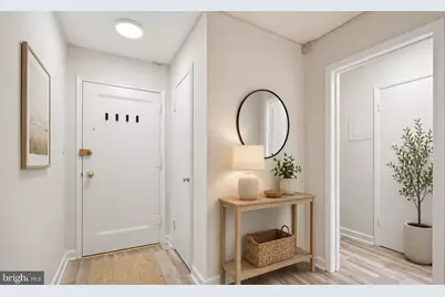 2325 42nd Street NW #420, Washington, DC 20007 - Photo 4