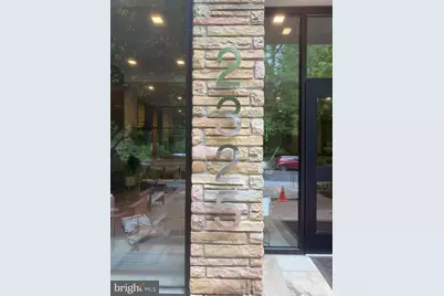 2325 42nd Street NW #420, Washington, DC 20007 - Photo 2