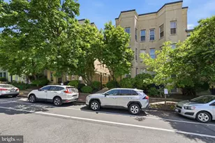117 E St SE, Washington, DC 20003 - Photo 2
