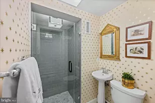 606 E St SE, Washington, DC 20003 - Photo 8