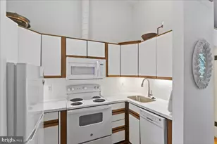 5420 MacArthur Blvd NW, Washington, DC 20016 - Photo 52