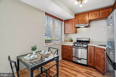 2710 Macomb Street NW #111, Washington, DC 20008 - Photo 10
