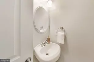 317 Todd Pl NE, Washington, DC 20002 - Photo 16