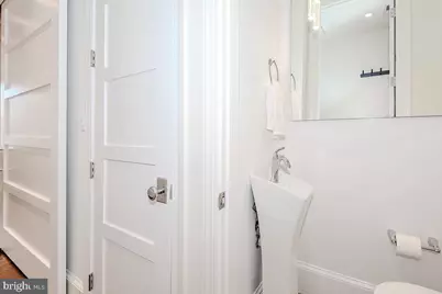418 7th Street SE #302, Washington, DC 20003 - Photo 8