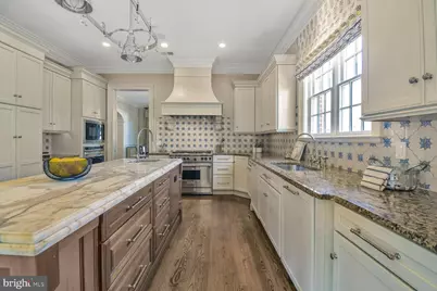 1935 Foxview Circle NW, Washington, DC 20007 - Photo 12