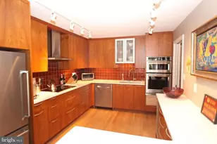 1045 31st St NW, Washington, DC 20007 - Photo 2