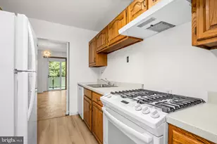 4201 Cathedral Ave NW, Washington, DC 20016 - Photo 22