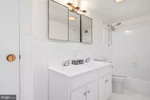 4201 Cathedral Ave NW, Washington, DC 20016 - Photo 30