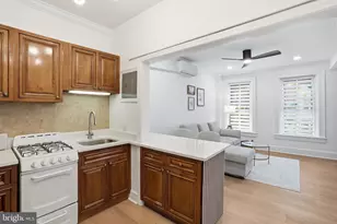 313 C St SE, Washington, DC 20003 - Photo 10