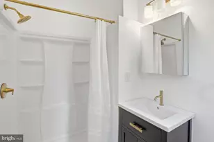 313 C St SE, Washington, DC 20003 - Photo 20