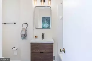 238 14th St SE, Washington, DC 20003 - Photo 24