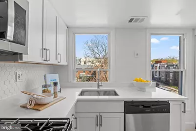1040 6th Street NE #302, Washington, DC 20002 - Photo 2