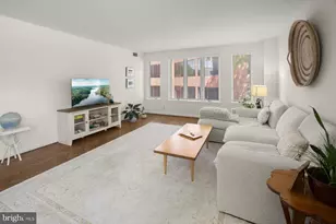 1045 31st St NW, Washington, DC 20007 - Photo 4