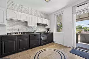 323 13th St SE, Washington, DC 20003 - Photo 16
