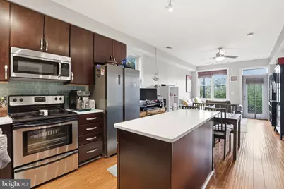 245 15th Street SE #301, Washington, DC 20003 - Photo 2