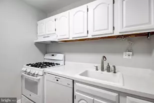 4201 Cathedral Ave NW, Washington, DC 20016 - Photo 12