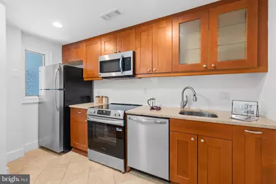 350 9th Street SE #15, Washington, DC 20003 - Photo 4