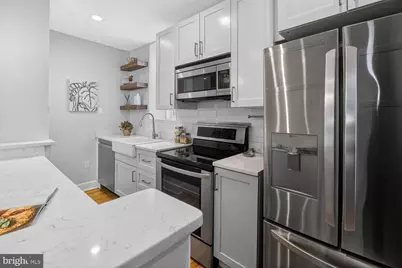 2510 Cliffbourne Place NW #300, Washington, DC 20009 - Photo 4