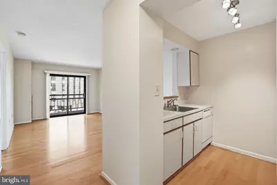 2111 Wisconsin Avenue NW #620, Washington, DC 20007 - Photo 4
