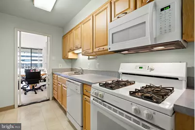 700 New Hampshire Avenue NW #912, Washington, DC 20037 - Photo 10
