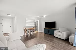 2141 P St NW, Washington, DC 20037 - Photo 4