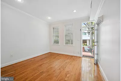807 25th Street NW, Washington, DC 20037 - Photo 4