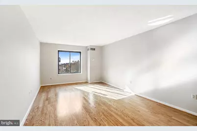 2111 Wisconsin Avenue NW #615, Washington, DC 20007 - Photo 4