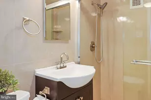 2401 H St NW, Washington, DC 20037 - Photo 20