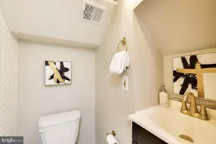 1238 Linden Pl NE, Washington, DC 20002 - Photo 22