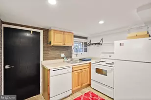 1747 Swann St NW, Washington, DC 20009 - Photo 32
