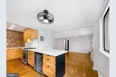 2725 39th Street NW #209, Washington, DC 20007 - Photo 2