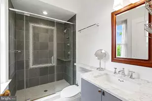 301 12th St SE, Washington, DC 20003 - Photo 32