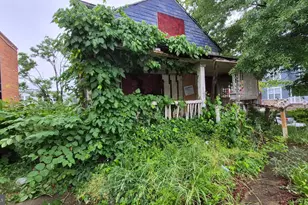 5101 F St SE, Washington, DC 20019 - Photo 1